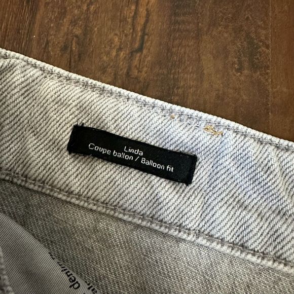 FRANK AND OAK The Linda Balloon Fit High Rise Jeans in Grey - Picture 11 of 14